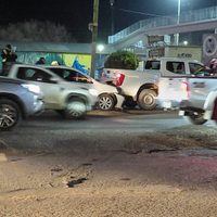 Triple choque en la ruta 7 de Centenario: un efectivo policial resultó con lesiones y fue hospitalizado