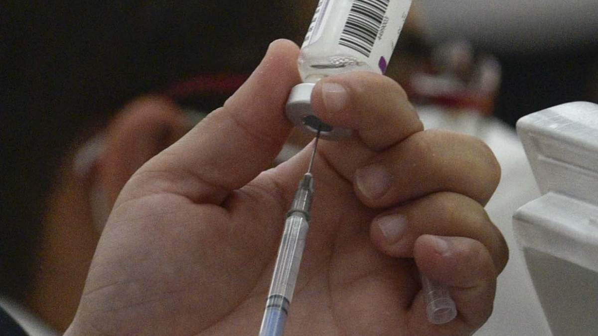 Aplicación de una vacuna de AstraZeneca