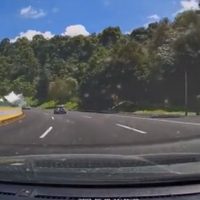 Video muestra cómo se volcó un trailer en la México-Cuernavaca en La Pera