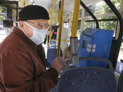 Líneas de colectivos alertaron la falta de barbijos para los choferes