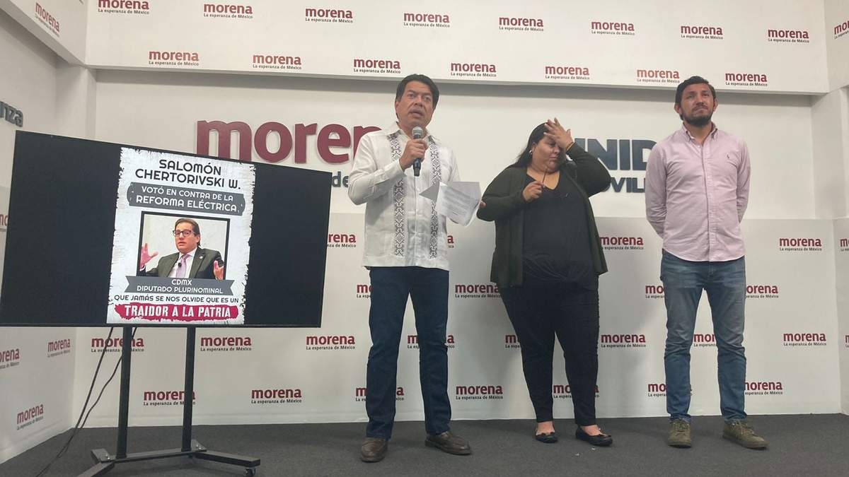 Mario Delgado y Citlalli Hernández presentaron el modelos de los carteles con los que se exhibirá a los opositores