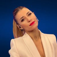 Mariana Brey se adueña del invierno con el combo que todas queremos imitar: vestido al cuerpo y botas XXL