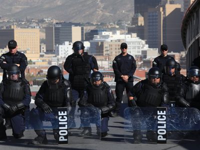 Agentes de EU realizan simulacros de cierres en puentes internacionales ante avance de caravana