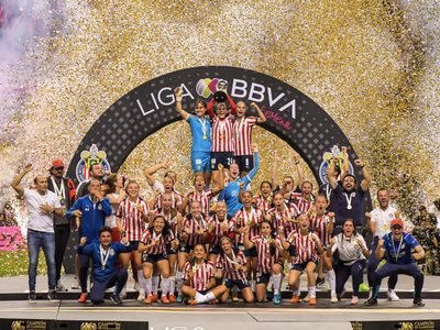 Chivas femenil gana el Campeón de Campeones tras vencer en penaltis a Rayadas