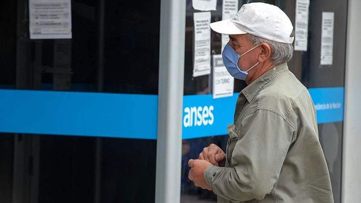 Los y las jubiladas que les toque hoy podrán pasar por su entidad bancaria a retirar sus haberes. Fuente: (Twitter)