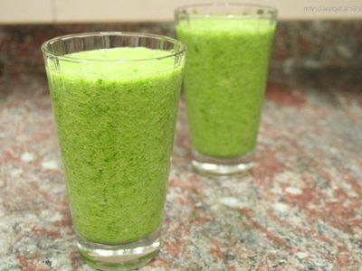 El batido verde con 5 ingredientes que te ayudará a desinflamar la panza y podés dividir en porciones para la semana