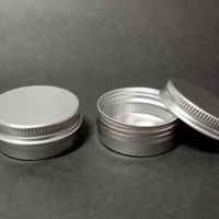 Guardá los envases de cremas vacíos y creá este genial proyecto para poner en tu mesa de luz
