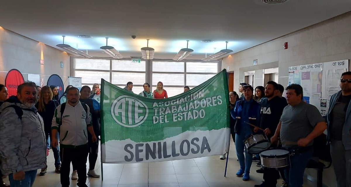 Trabajadores de ATE en Senillosa. Fuente: (Facebook).