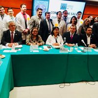 Médicos entregan a diputados propuesta para regular la figura jurídica del residente