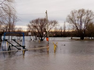 El municipio de Neuquén solicitó tener precaución en los barrios cercanos al río Neuquén