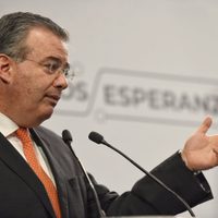 Gobernador del Banco de México defiende autonomía de la institución frente a presiones políticas