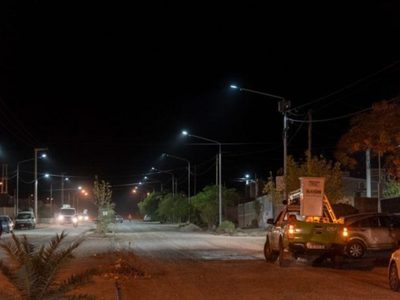 El barrio Z1 de Neuquén capital ya cuenta con nuevas luminarias LED