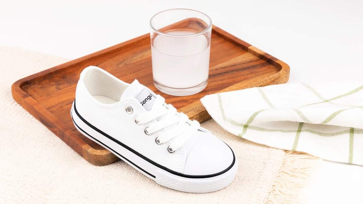 Cómo limpiar zapatillas blancas. Fuente: (Instagram)