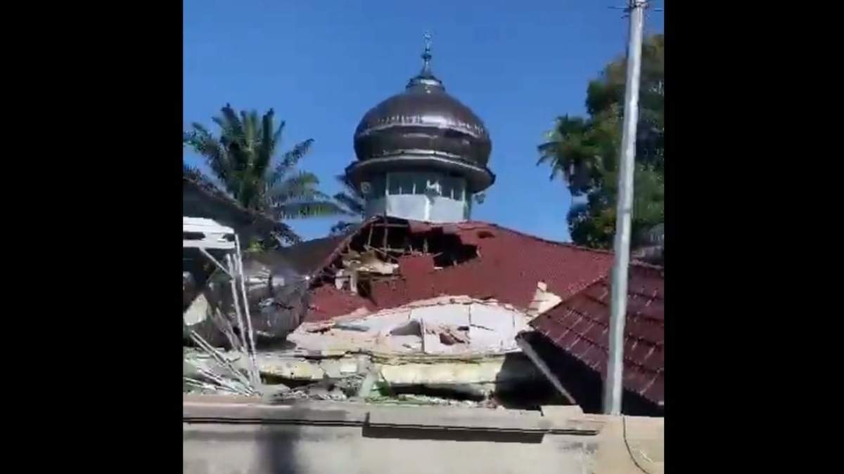 Daños registrados en la isla de Sumatra tras el sismo