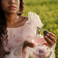 Estos perfumes con vainilla tienen todo lo que buscás: dulzura, elegancia y mucha duración