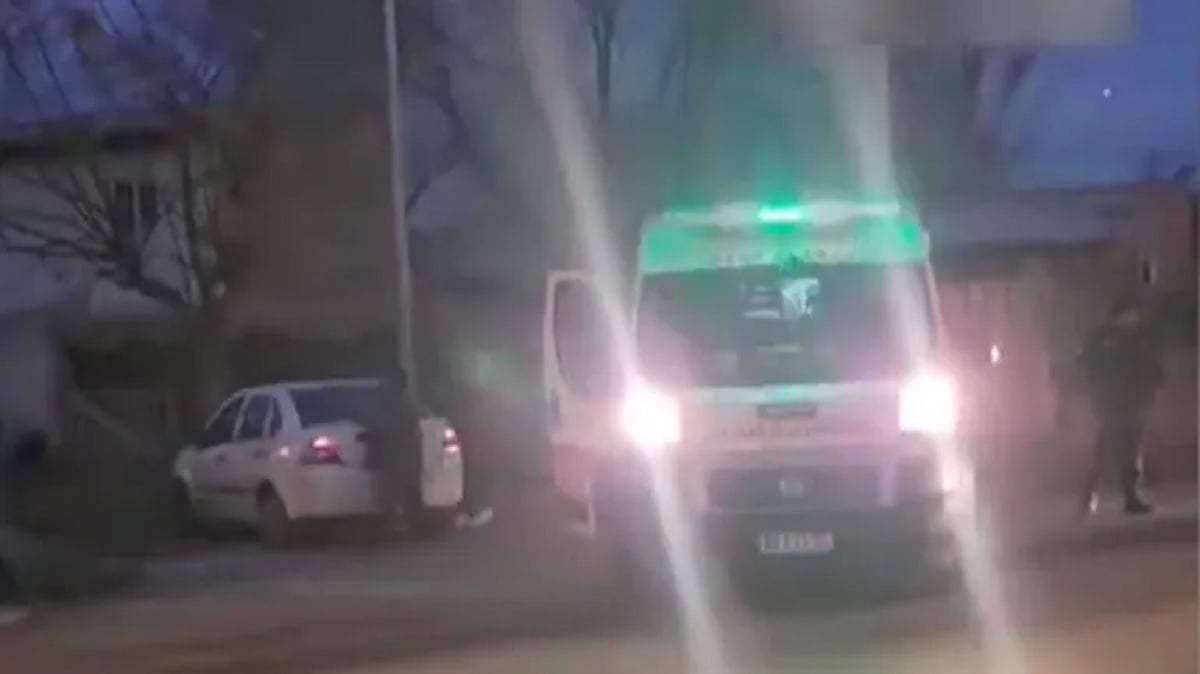 Ambulancia y policías en el lugar del siniestro. Fuente (Canal 7 Noticias)
