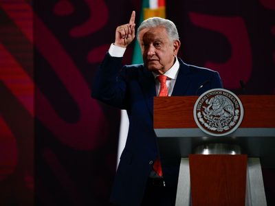 TEPJF merece una felicitación por no dejarse manipular en asignación de plurinominales: AMLO