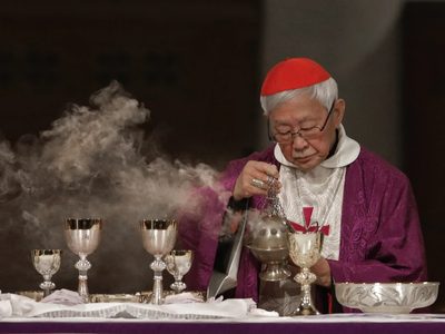 Cinco cardenales conservadores desafían al papa a ratificar la doctrina sobre homosexuales y mujeres