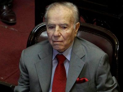 Mientras lucha por su salud, esperan por Carlos Menem para el juicio por el atentado en Río Tercero