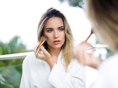 Maquillaje monocromático: cómo resaltar tus facciones usando el mismo tono en ojos y mejillas
