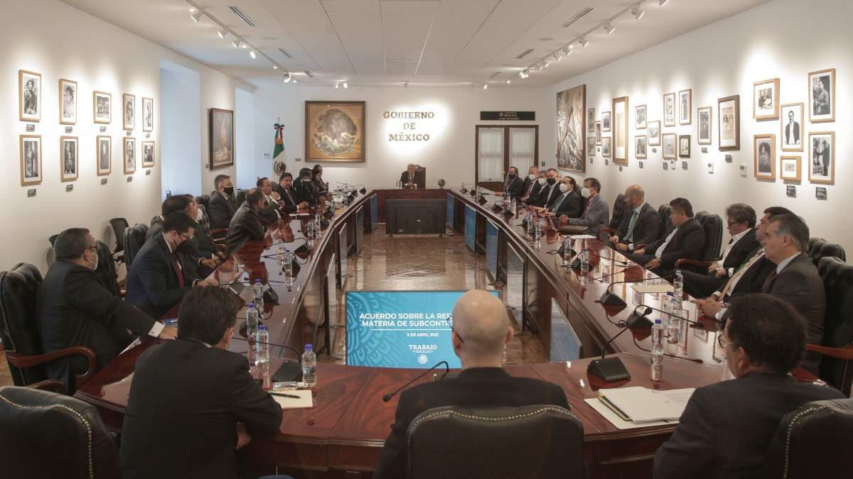 El presidente López Obrador se reunió este lunes con representantes sindicales y empresariales