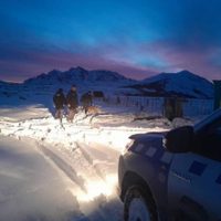 Veranadores de las Lagunas de Epulauquen recibieron asistencia por el temporal de nieve