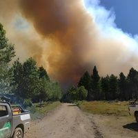 Incendio en Aluminé: continuá el fuego y se acercó a una escuela ubicada en Ruca Choroi
