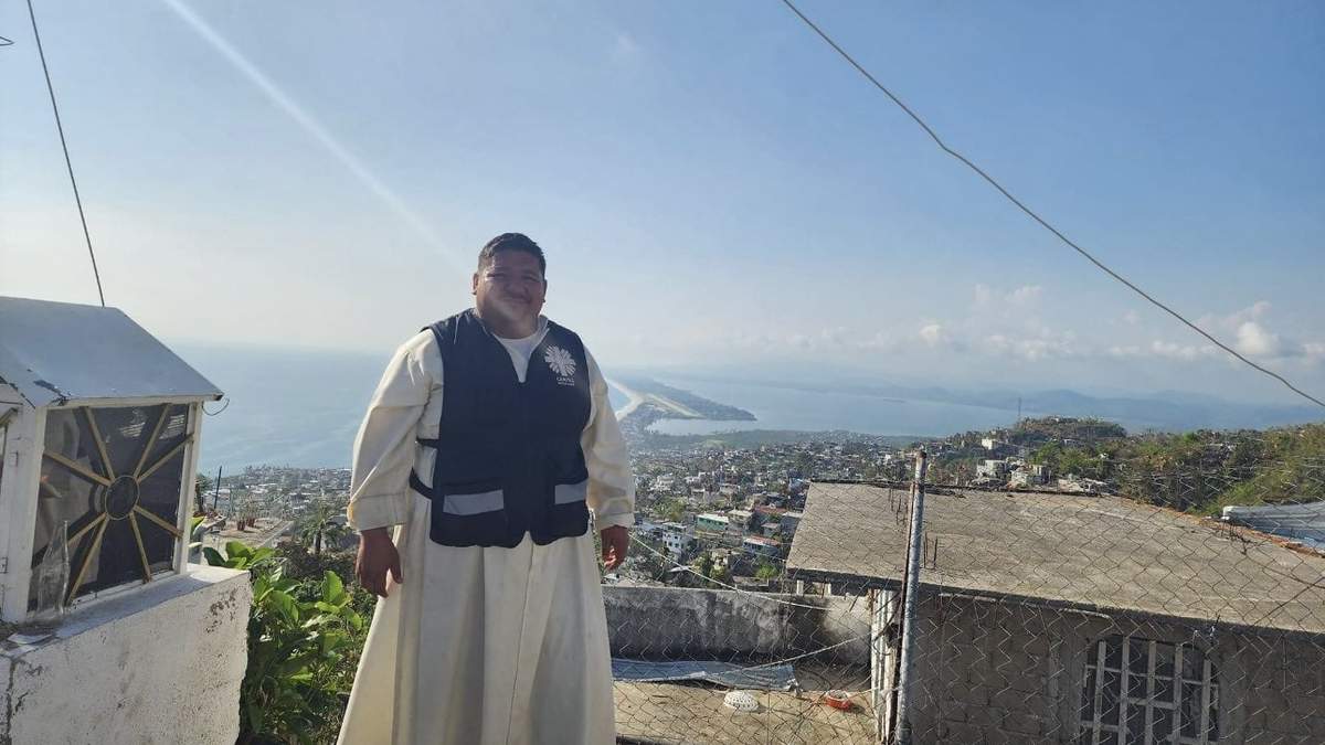 Hombres armados persiguen a José Velázquez, sacerdote y director del Centro de Derechos Humanos en Chiapas
