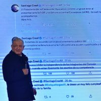 AMLO celebra que no se ratifique denuncia contra el INE; reprocha crítica de Creel