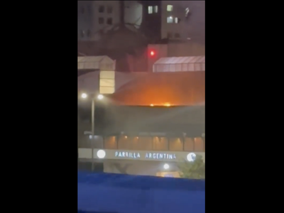 Se incendia restaurante en el Centro Comercial Santa Fe en CDMX (Video)