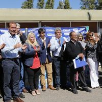 Durante un acto en Villa El Chocón, Omar Gutiérrez entregó equipamiento para la emergencia hídrica