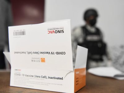 Personal de salud vacunado con Cansino, Sinovac y Sinopharm debe recibir refuerzo de AstraZeneca