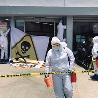 Clausuran simbólicamente tienda Elektra y Banco Azteca en Oaxaca