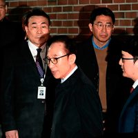 El expresidente surcoreano Lee Myung-bak será juzgado por 16 cargos de corrupción