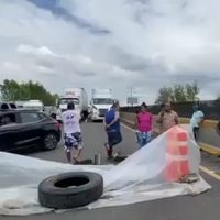Habitantes de San Miguel Xoxtla bloquean la autopista México-Puebla (Video)