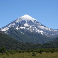 Espejos de agua y vinos: Neuquén, una capital con muchas atracciones