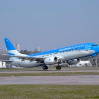 ¡Atención! Aerolíneas Argentinas también cobrará el impuesto del dólar solidario