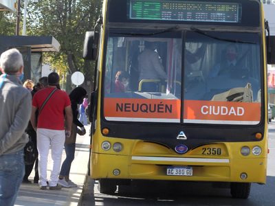Neuquinos protestarían por el aumento de los pasajes de colectivo en la capital