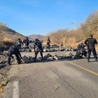 Narcobloqueos en Aguililla un día después de la visita del nuncio apostólico