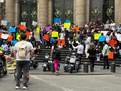 Protestan en el Congreso de la CDMX contra regulación de scooters y motocicletas eléctricas