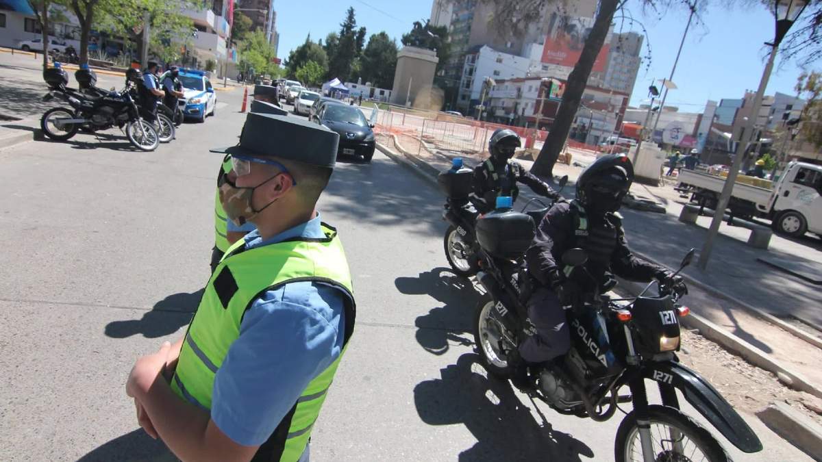 El operativo de Senillosa se llevó a cabo por la división Antinarcóticos de Neuquén. Fuente: (Twitter)