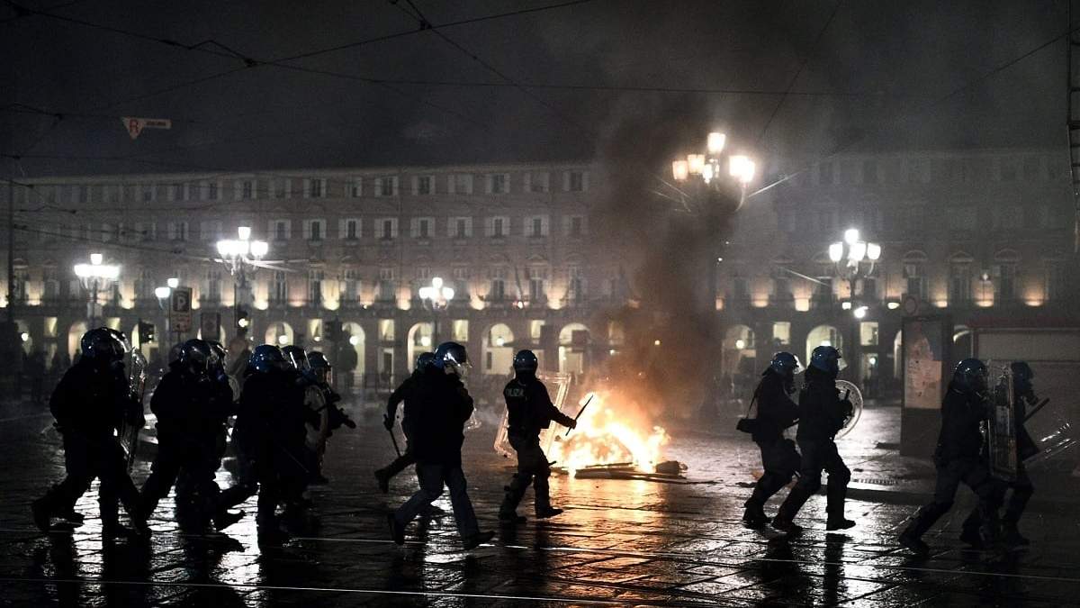 Los enfrentamientos con la policía se vieron en varias ciudades importantes de Italia. Fuente: (Twitter)