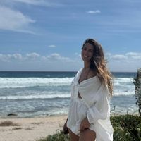 Desde la playa, Cinthia Fernández y Adabel Guerrero marcan tendencia con las bikinis que vas a querer lucir este verano