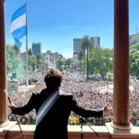 Milei dice que el ajuste hará caer maná del cielo; los argentinos ¿están dispuestos al sacrificio?