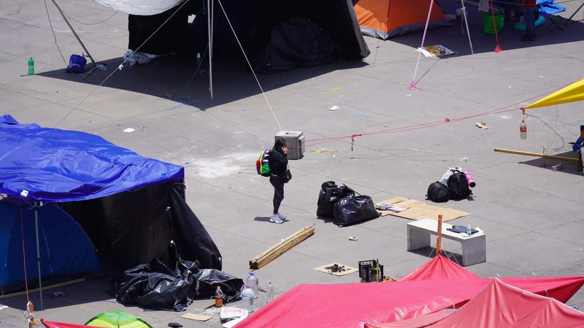 Algunas carpas ya fueron retiradas del plantón en el Zócalo