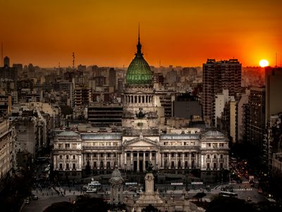 Que sí, que no: El Gobierno dio marcha atrás con el "Impuesto Patria"