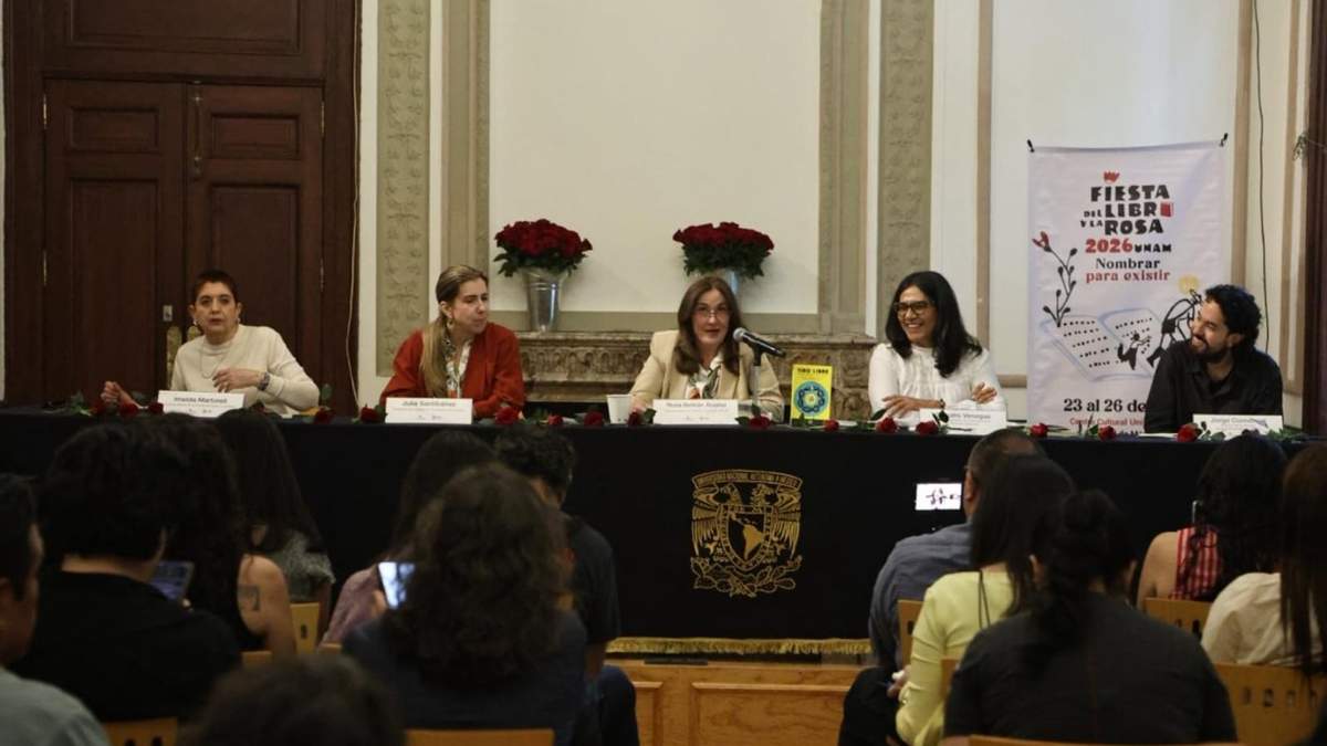 Conferencia de prensa en la Casa Universitaria del Libro en la colonia Roma