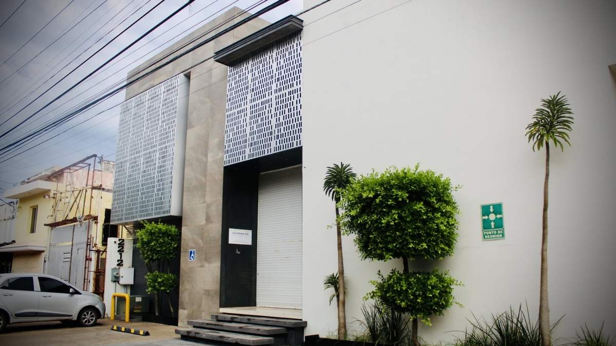 Edificio de Sumilab sin el letrero que la identificaba
