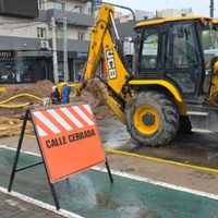 Sin agua y con corte de tránsito en la Avenida Argentina por obras del EPAS