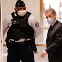 Sarkozy tacha de "infamias" las acusaciones contra él en el arranque de su juicio por corrupción